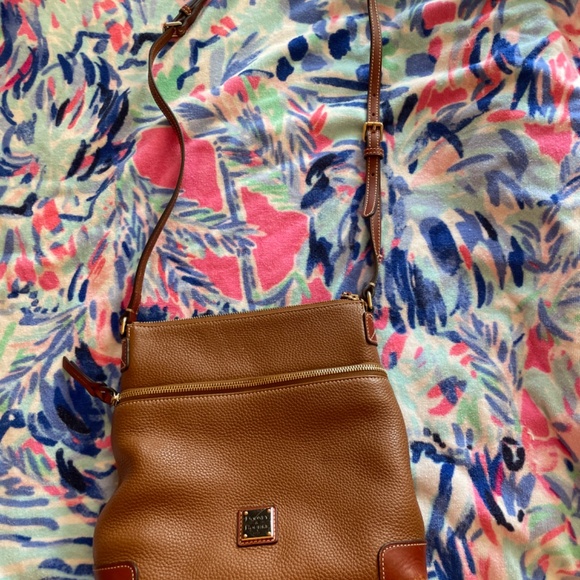 Dooney and Bourke bag . Very good condition - Picture 3 of 5